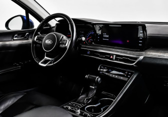 Подержанный автомобиль Kia K5 2021 года (6 фото)
