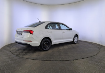 Подержанный автомобиль Skoda Rapid Liftback 2021 года (5 фото)