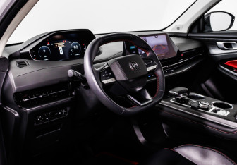 Подержанный автомобиль Changan UNI-S 2024 года (12 фото)