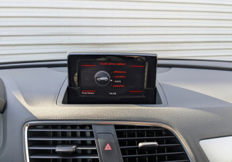 Подержанный автомобиль Audi Q3 2016 года (15 фото)