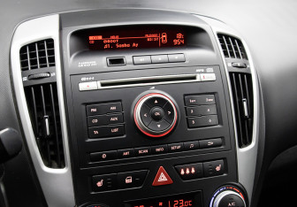 Подержанный автомобиль Kia Ceed Hatchback 2011 года (19 фото)