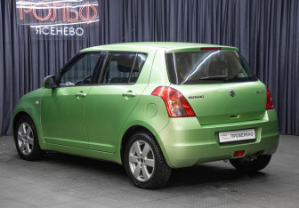 Подержанный автомобиль Suzuki Swift Hatchback 2009 года (7 фото)