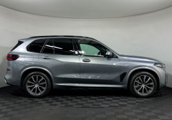 Подержанный автомобиль BMW X5 2024 года (6 фото)