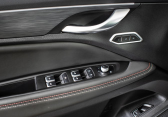 Подержанный автомобиль Geely Tugella 2022 года (19 фото)