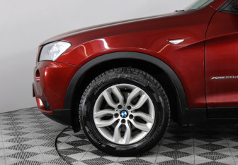 Подержанный автомобиль BMW X3 2013 года (8 фото)