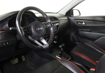 Подержанный автомобиль Kia Rio Hatchback 2020 года (10 фото)