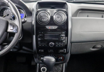 Подержанный автомобиль Renault Duster 2016 года (8 фото)