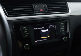 Подержанный автомобиль Skoda Rapid Liftback 2016 года (14 фото)