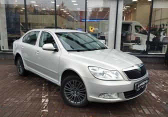 Подержанный автомобиль Skoda Octavia Liftback 2012 года (3 фото)