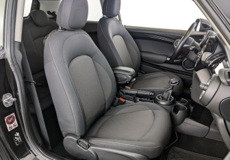 Подержанный автомобиль MINI Hatch 2016 года (23 фото)