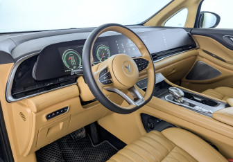 Подержанный автомобиль Voyah Dream 2024 года (18 фото)