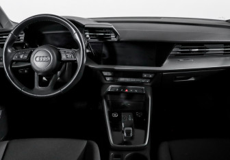 Подержанный автомобиль Audi A3 Hatchback 2021 года (12 фото)