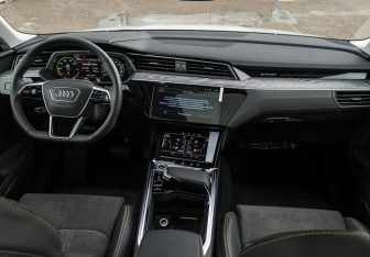 Новый Audi e-tron 2023 (14 фото)