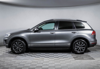 Подержанный автомобиль Volkswagen Touareg 2015 года (8 фото)