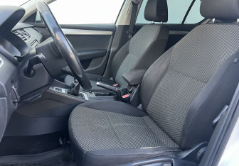 Подержанный автомобиль Skoda Octavia Liftback 2013 года (10 фото)