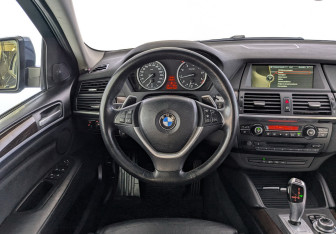 Подержанный автомобиль BMW X6 2013 года (22 фото)