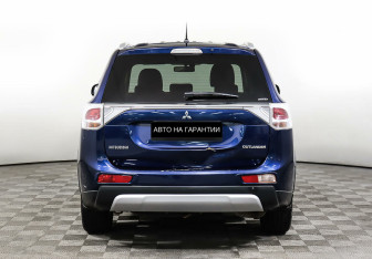 Подержанный автомобиль Mitsubishi Outlander 2014 года (6 фото)