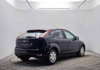 Подержанный автомобиль Ford Focus Hatchback 2010 года (5 фото)