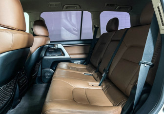 Подержанный автомобиль Toyota Land Cruiser Suv 2014 года (10 фото)