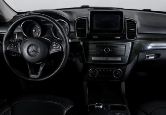 Подержанный автомобиль Mercedes-Benz GLE 2016 года (12 фото)