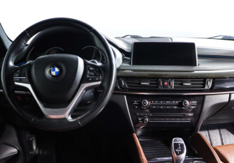 Подержанный автомобиль BMW X6 2015 года (12 фото)