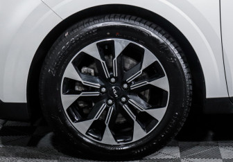 Подержанный автомобиль Kia Carnival 2020 года (15 фото)