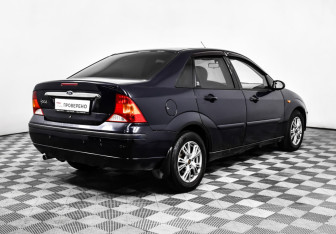 Подержанный автомобиль Ford Focus Sedan 2005 года (5 фото)