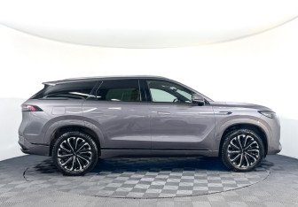 Подержанный автомобиль Jaecoo J8 2024 года (4 фото)