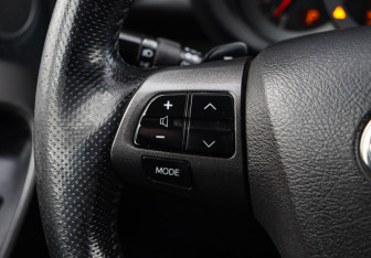 Подержанный автомобиль Toyota RAV4 2011 года (24 фото)