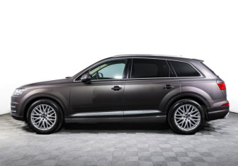 Подержанный автомобиль Audi Q7 2016 года (8 фото)