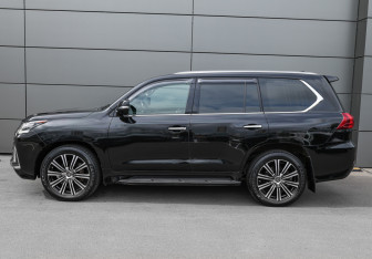 Подержанный автомобиль Lexus LX 2020 года (10 фото)