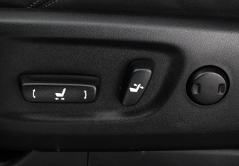 Подержанный автомобиль Toyota Land Cruiser Prado 2016 года (16 фото)