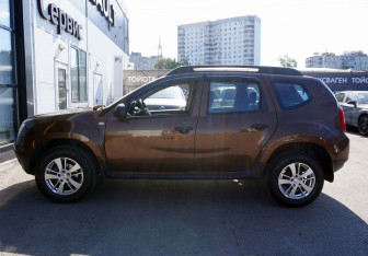 Подержанный автомобиль Renault Duster 2013 года (8 фото)