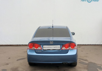 Подержанный автомобиль Honda Civic Sedan 2007 года (6 фото)