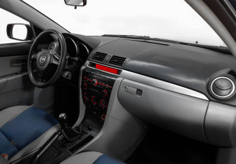 Подержанный автомобиль Mazda 3 Sedan 2005 года (9 фото)