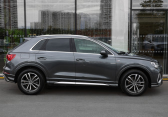 Подержанный автомобиль Audi Q3 2021 года (4 фото)
