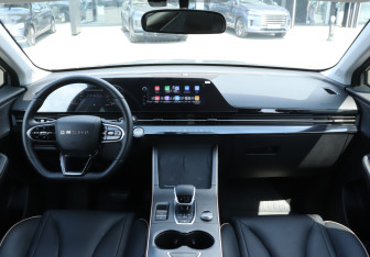 Подержанный автомобиль Omoda C5 2024 года (12 фото)