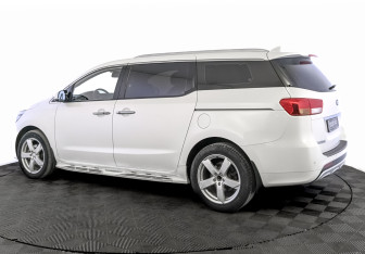Подержанный автомобиль Kia Carnival 2017 года (7 фото)