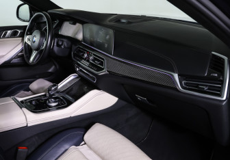 Подержанный автомобиль BMW X6 2021 года (11 фото)