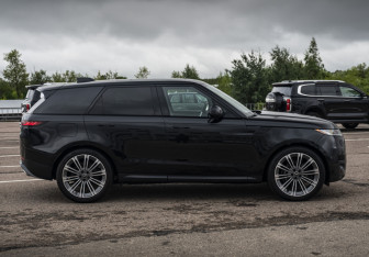 Подержанный автомобиль Land Rover Range Rover Sport 2025 года (6 фото)