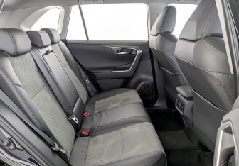 Новый Toyota RAV4 2025 (12 фото)