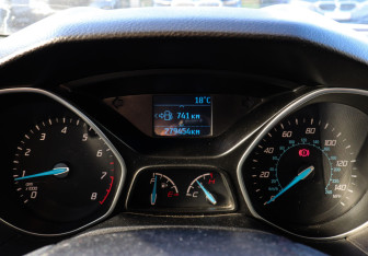 Подержанный автомобиль Ford Focus Sedan 2011 года (9 фото)