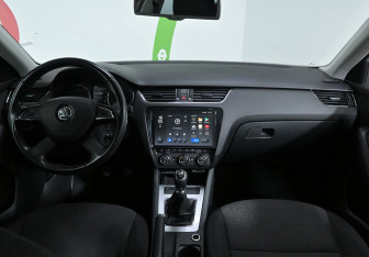 Подержанный автомобиль Skoda Octavia Liftback 2014 года (9 фото)