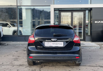 Подержанный автомобиль Ford Focus Hatchback 2012 года (6 фото)