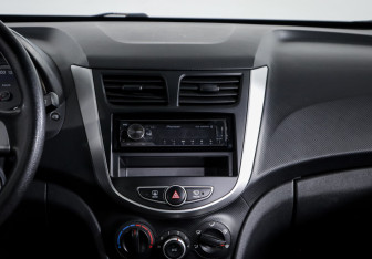 Подержанный автомобиль Hyundai Solaris Sedan 2013 года (13 фото)