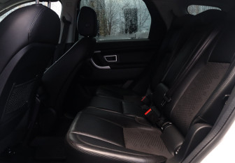 Подержанный автомобиль Land Rover Discovery Sport 2017 года (11 фото)
