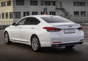 Подержанный автомобиль Genesis G80 2018 года (7 фото)