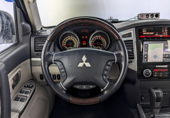 Подержанный автомобиль Mitsubishi Pajero 2019 года (22 фото)