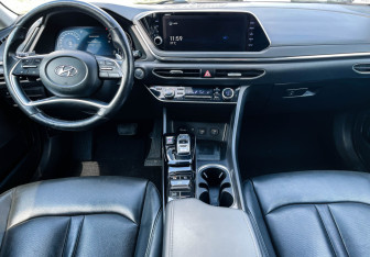 Подержанный автомобиль Hyundai Sonata 2022 года (12 фото)