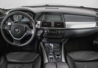 Подержанный автомобиль BMW X5 2008 года (13 фото)